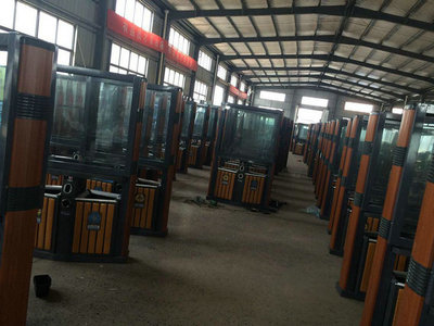 遼寧撫順城市公共設(shè)施的升級 玻璃鋼公交候車亭與柜員機(jī)防護(hù)罩